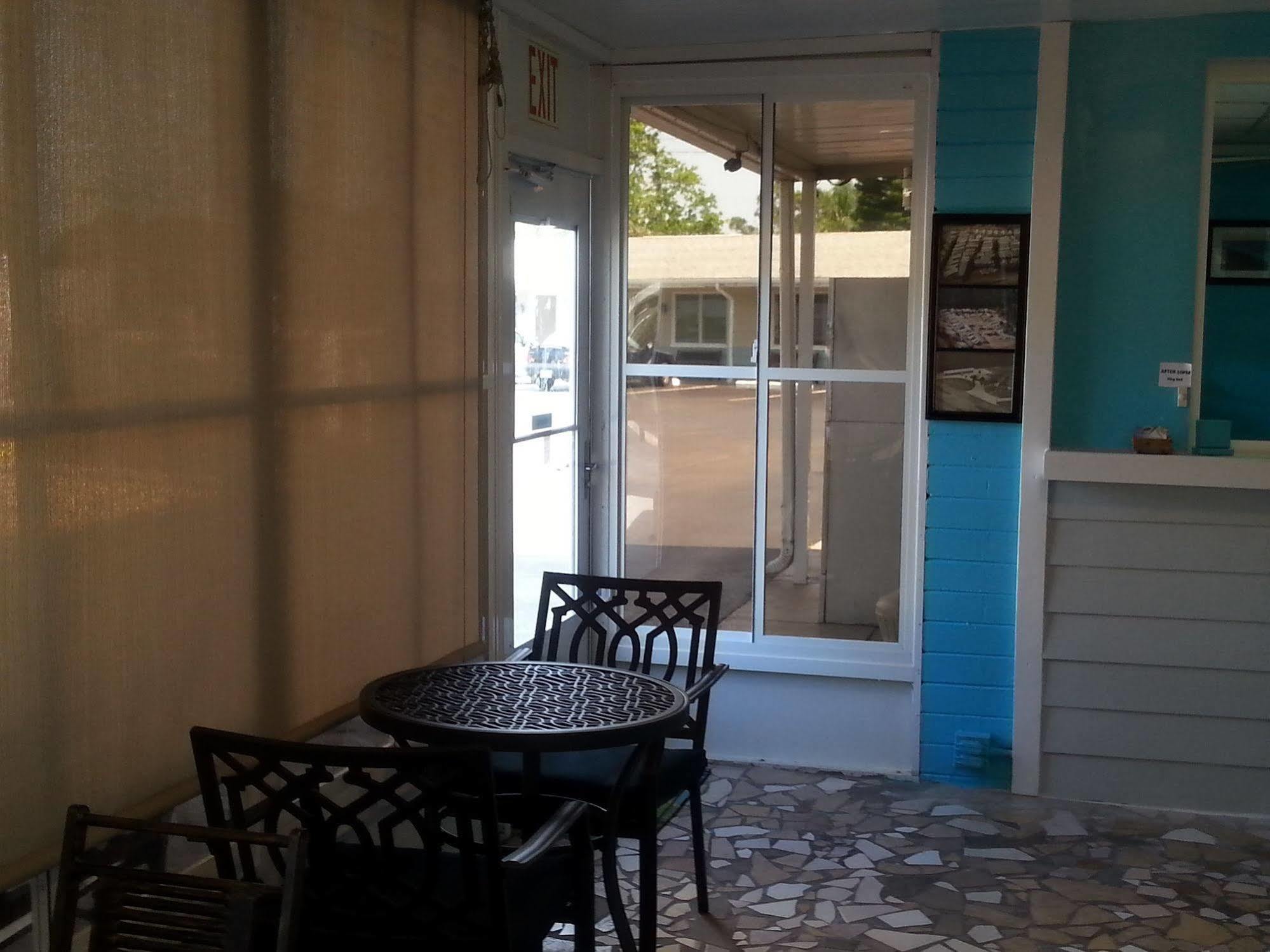 Carters Motel And Mobile Home Village Еджуотър Екстериор снимка