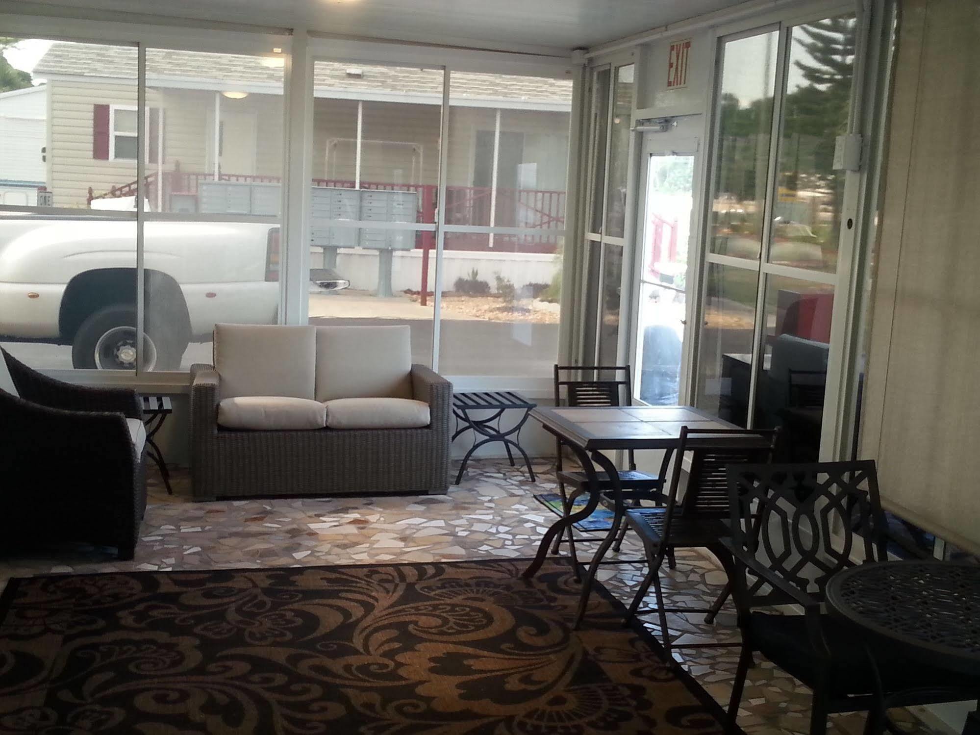 Carters Motel And Mobile Home Village Еджуотър Екстериор снимка