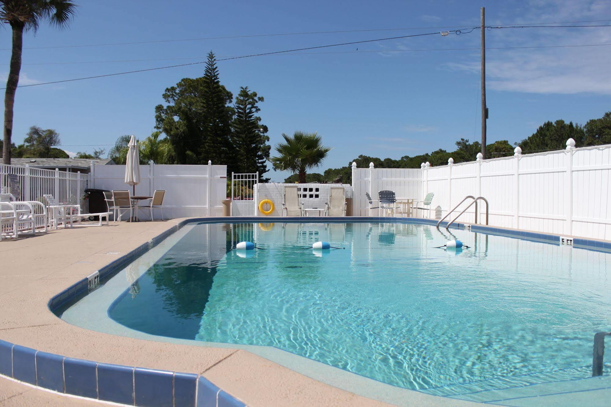Carters Motel And Mobile Home Village Еджуотър Екстериор снимка