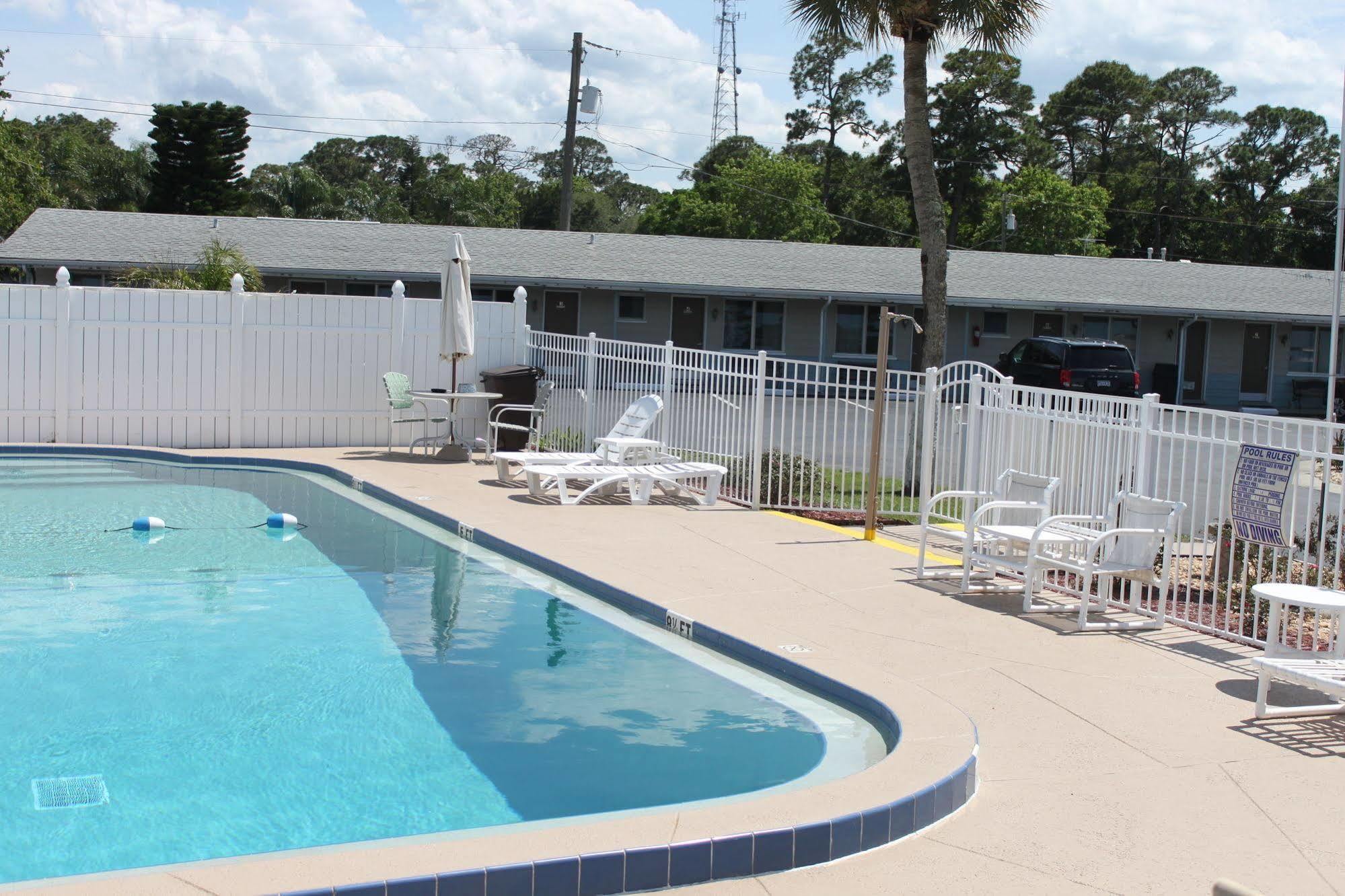 Carters Motel And Mobile Home Village Еджуотър Екстериор снимка