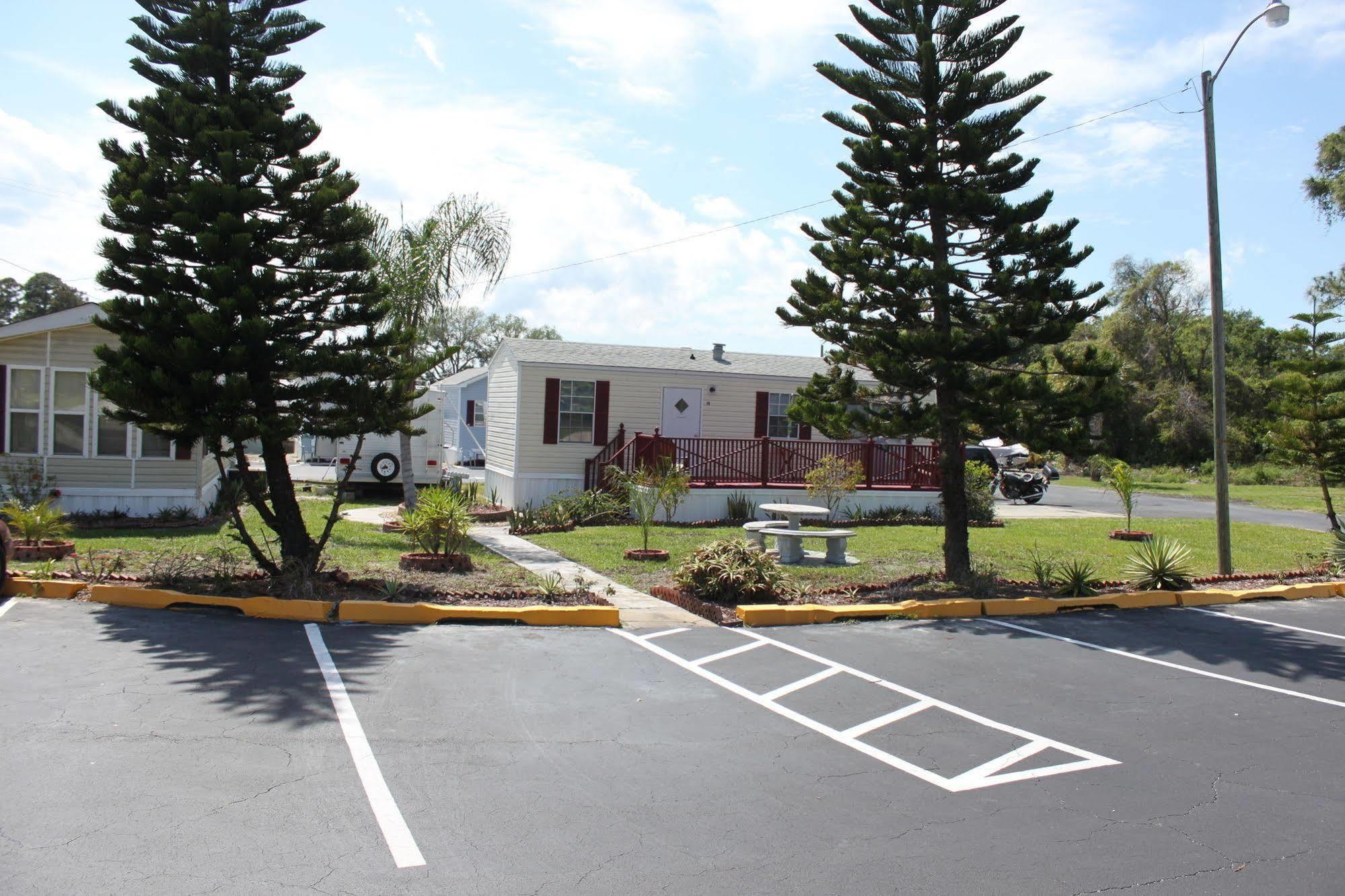 Carters Motel And Mobile Home Village Еджуотър Екстериор снимка